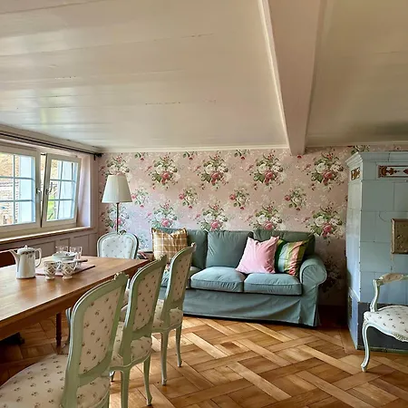 Gemuetliches Chalet-zimmer In Swiss Historic Holidays Rosalie *