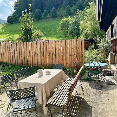 Gemuetliches Chalet-zimmer Mit Badeplatz Im Fluss Проживание в семье *