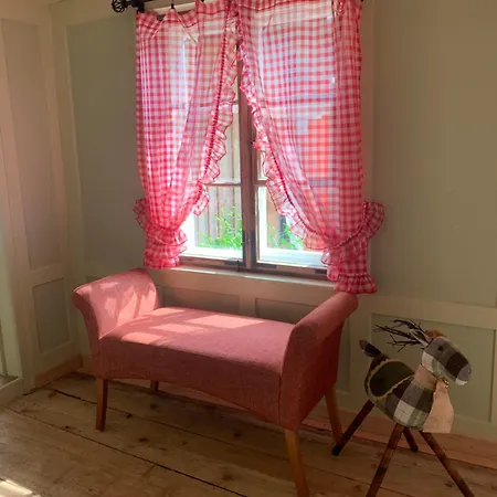 Gemuetliches Chalet-zimmer Mit Badeplatz Im Fluss Проживание в семье